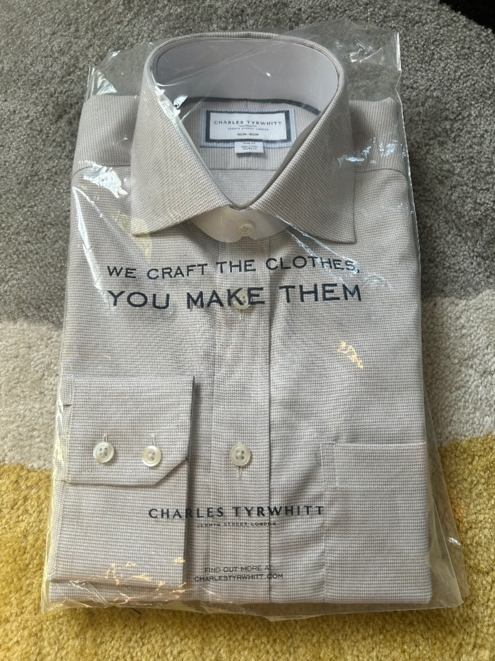 NWT Charles Tyrwhitt Men’s Dress Shirt Size: 15.5/35